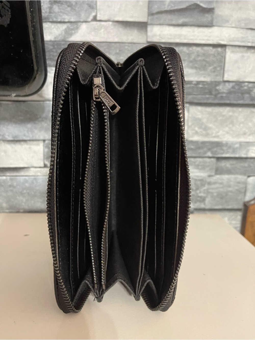 YVES SAINTS LAURENT " Black Matelasse Quilted Leather Monogram - Picture 4 of 9